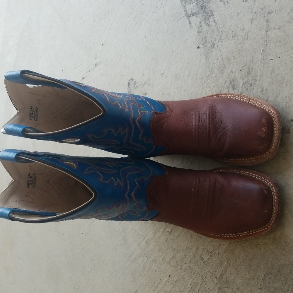 Cody James kids boots. Size 5